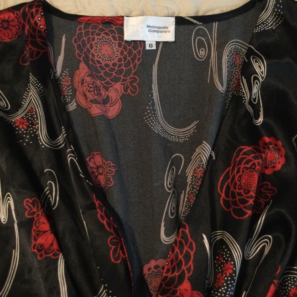 Black and Red Floral Kimono style Top - Picture 5 of 7
